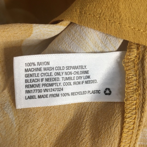 A New Day Yellow Floral Flutter Sleeve V Neck Flowy Top S Small - Picture 4 of 11